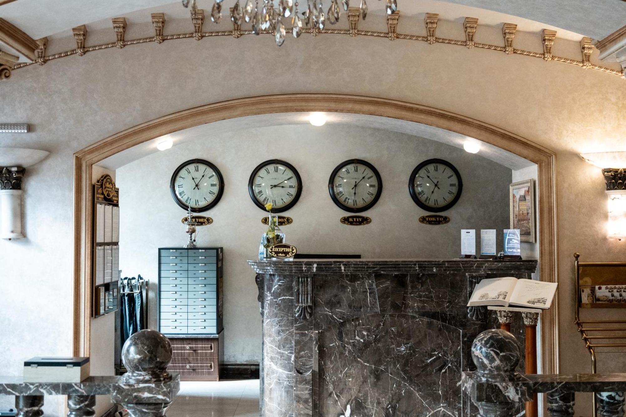 Allureinn Hotel And Spa Csernyivci Kültér fotó