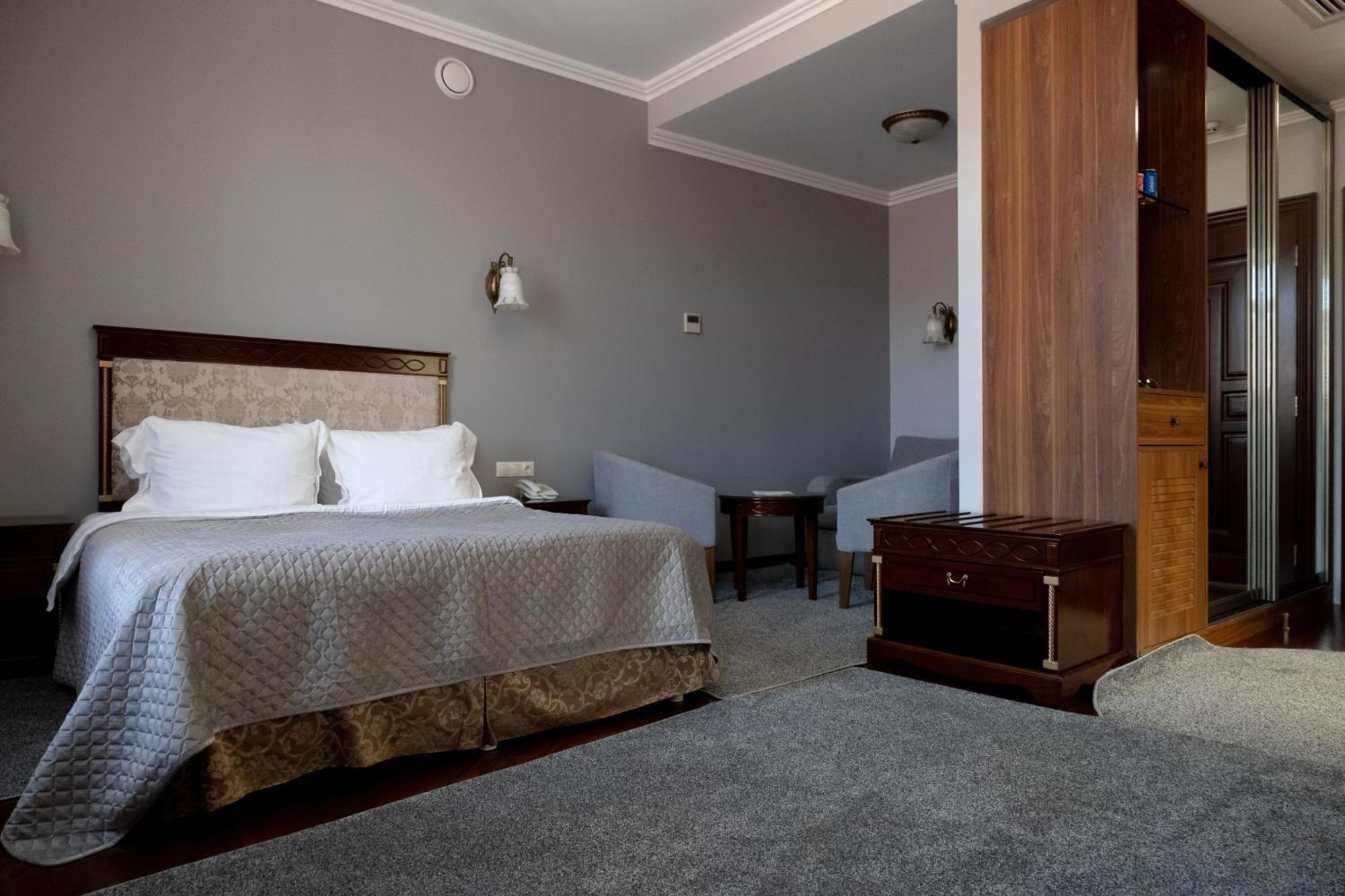 Allureinn Hotel And Spa Csernyivci Kültér fotó