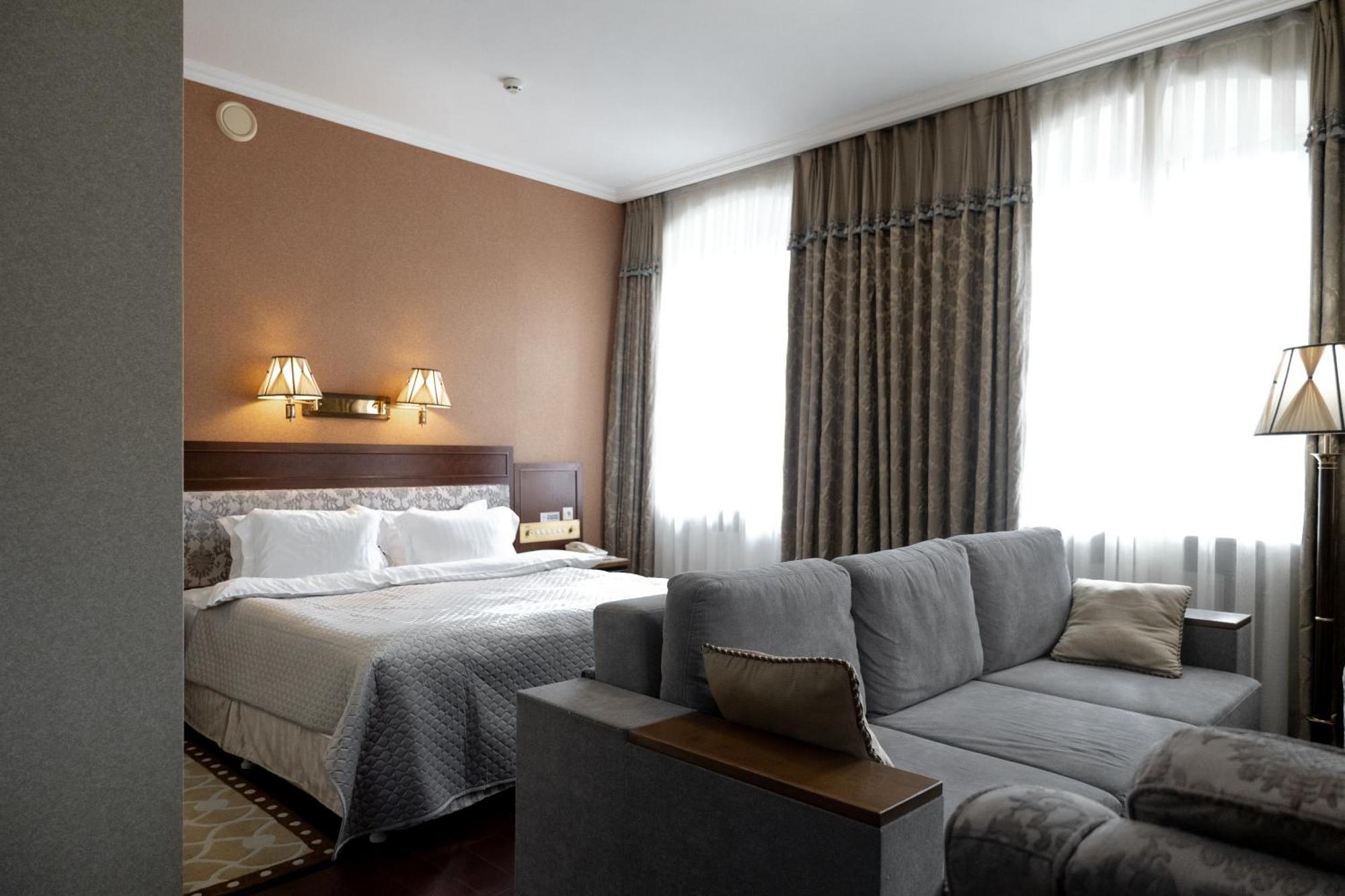 Allureinn Hotel And Spa Csernyivci Kültér fotó