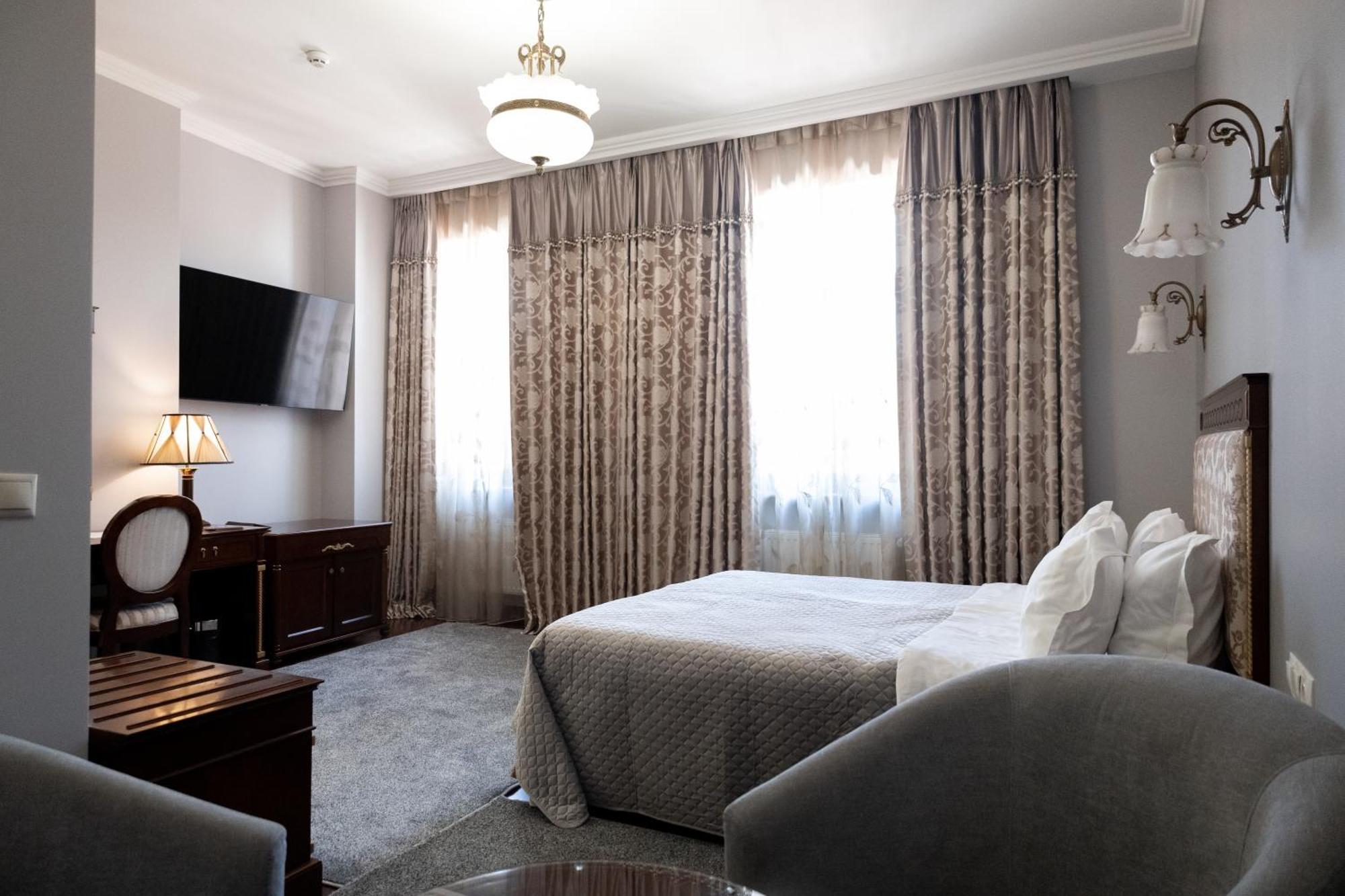 Allureinn Hotel And Spa Csernyivci Kültér fotó