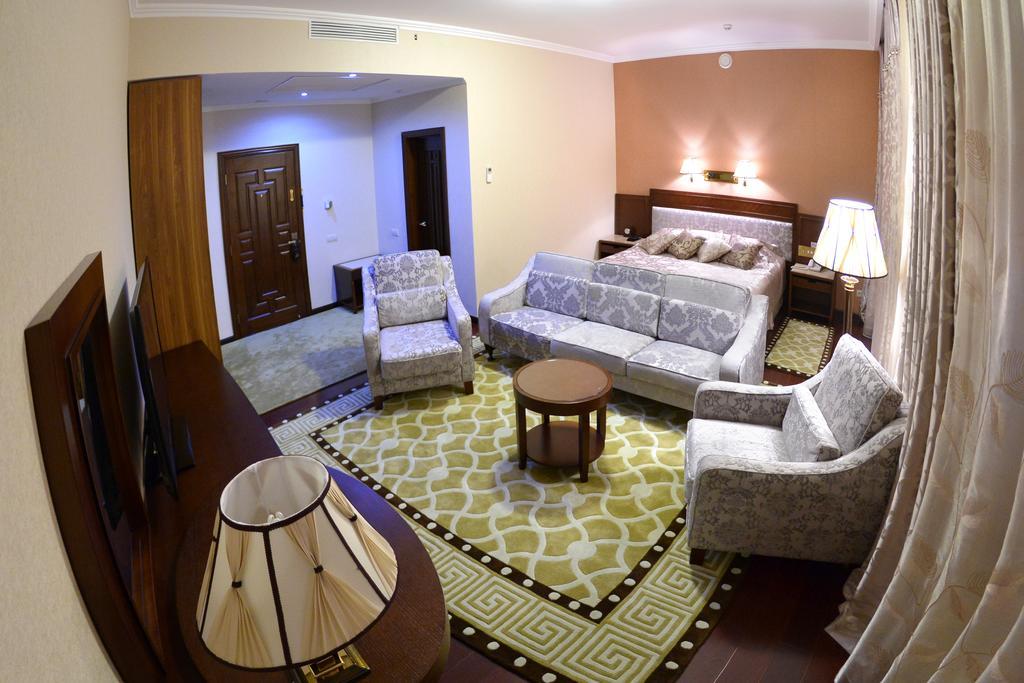 Allureinn Hotel And Spa Csernyivci Kültér fotó