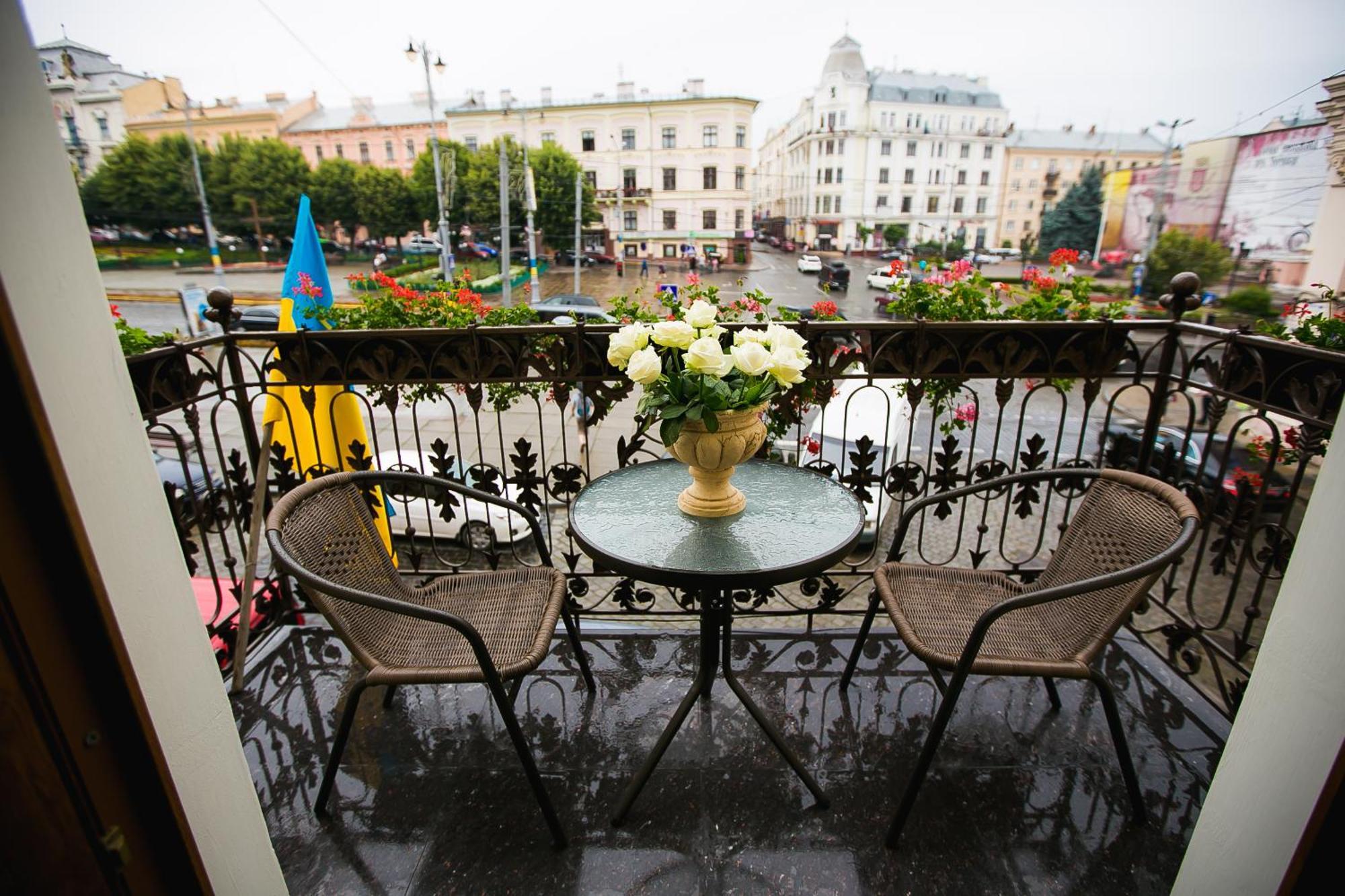 Allureinn Hotel And Spa Csernyivci Kültér fotó