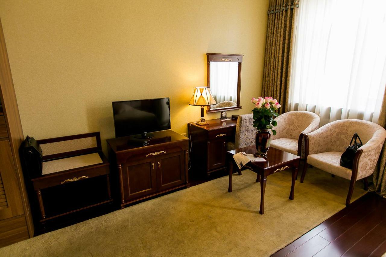 Allureinn Hotel And Spa Csernyivci Kültér fotó