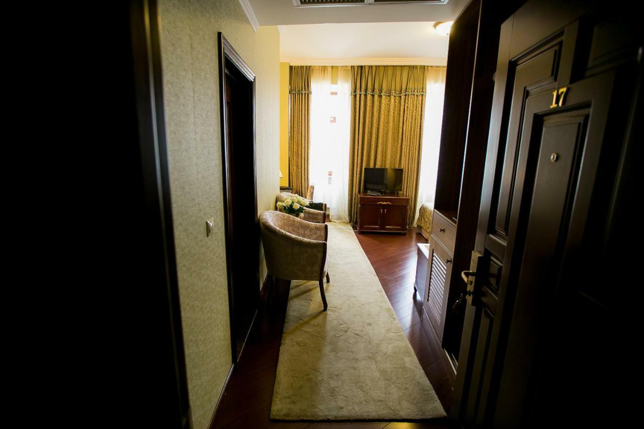 Allureinn Hotel And Spa Csernyivci Kültér fotó