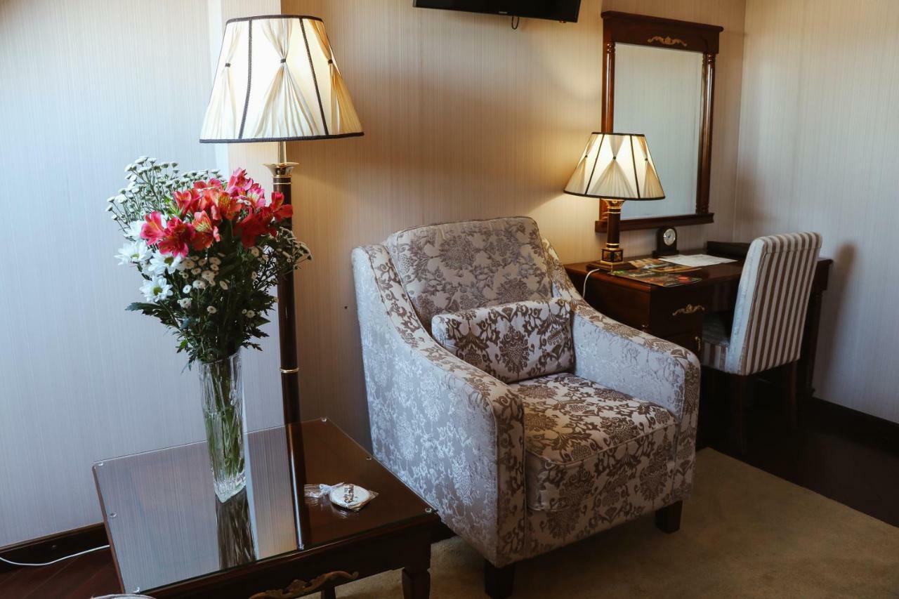 Allureinn Hotel And Spa Csernyivci Kültér fotó