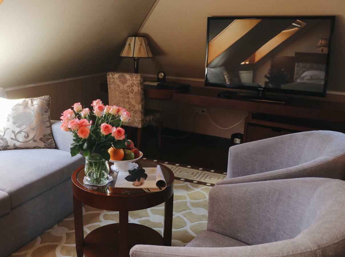 Allureinn Hotel And Spa Csernyivci Kültér fotó